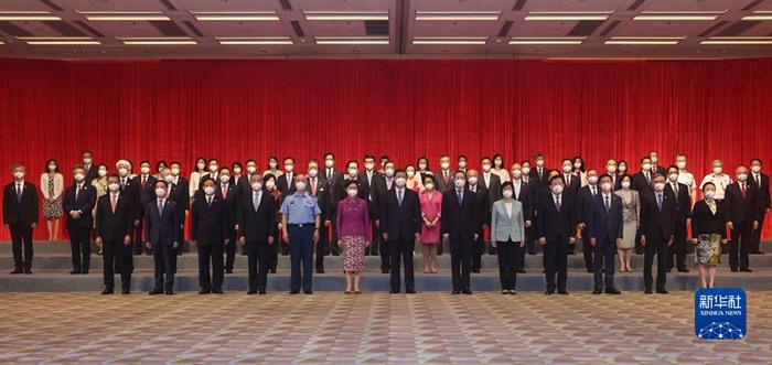 習近平會見香港特別行政區(qū)行政、立法、司法機關負責人