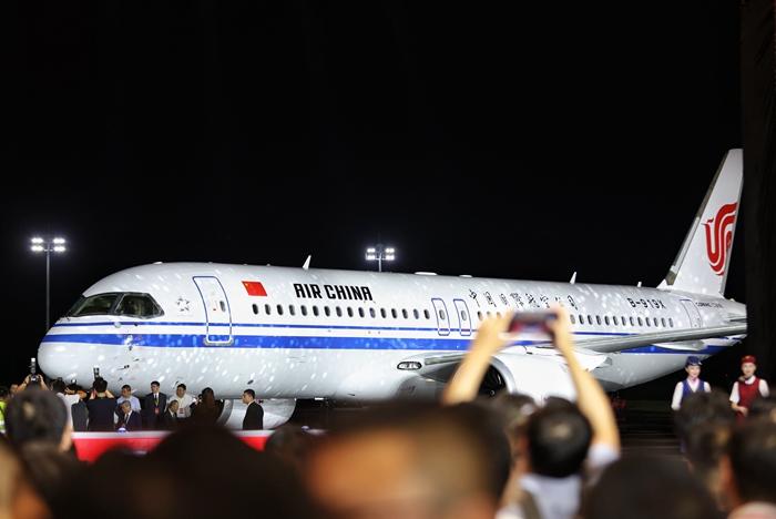 國(guó)航、南航接收首架C919飛機(jī)