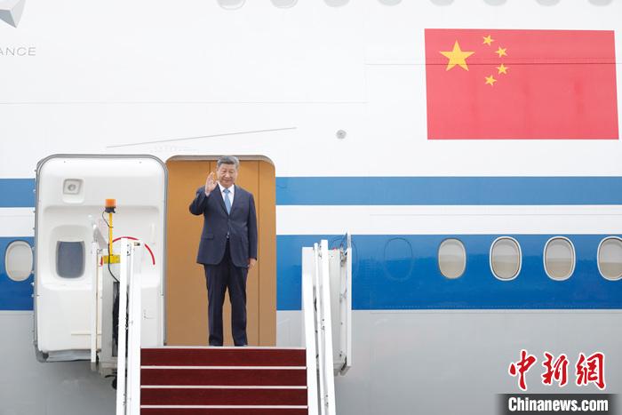 習(xí)近平抵達(dá)吉隆坡對(duì)馬來(lái)西亞進(jìn)行國(guó)事訪問(wèn)