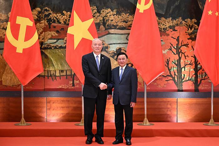 蔡奇同越共中央政治局委員、中央書(shū)記處常務(wù)書(shū)記陳錦繡舉行會(huì)談