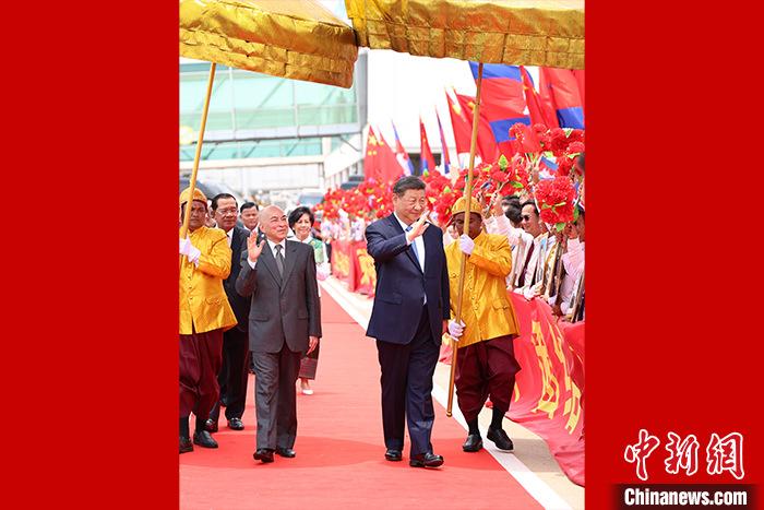 習(xí)近平抵達(dá)金邊對(duì)柬埔寨進(jìn)行國(guó)事訪問(wèn)