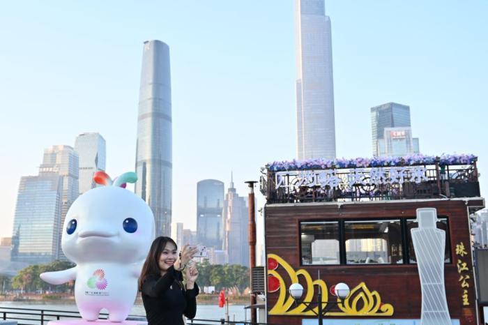 十五運(yùn)會和殘?zhí)貖W會吉祥物扮靚廣州街頭