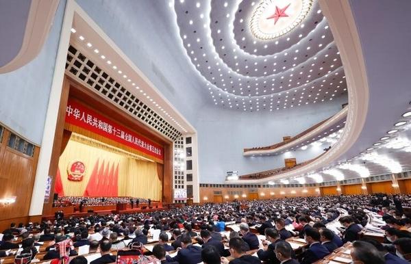 “兩高”報(bào)告談懲治網(wǎng)絡(luò)犯罪：規(guī)范直播帶貨，從嚴(yán)追訴誹謗