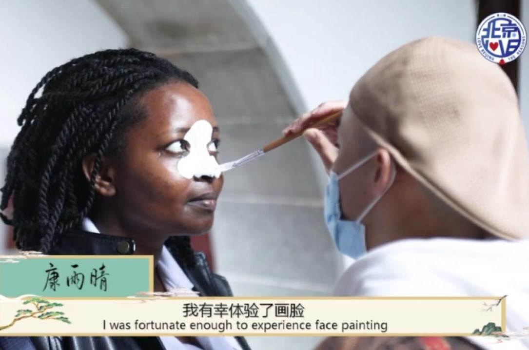 留學(xué)生游園賞戲，品京劇魅力