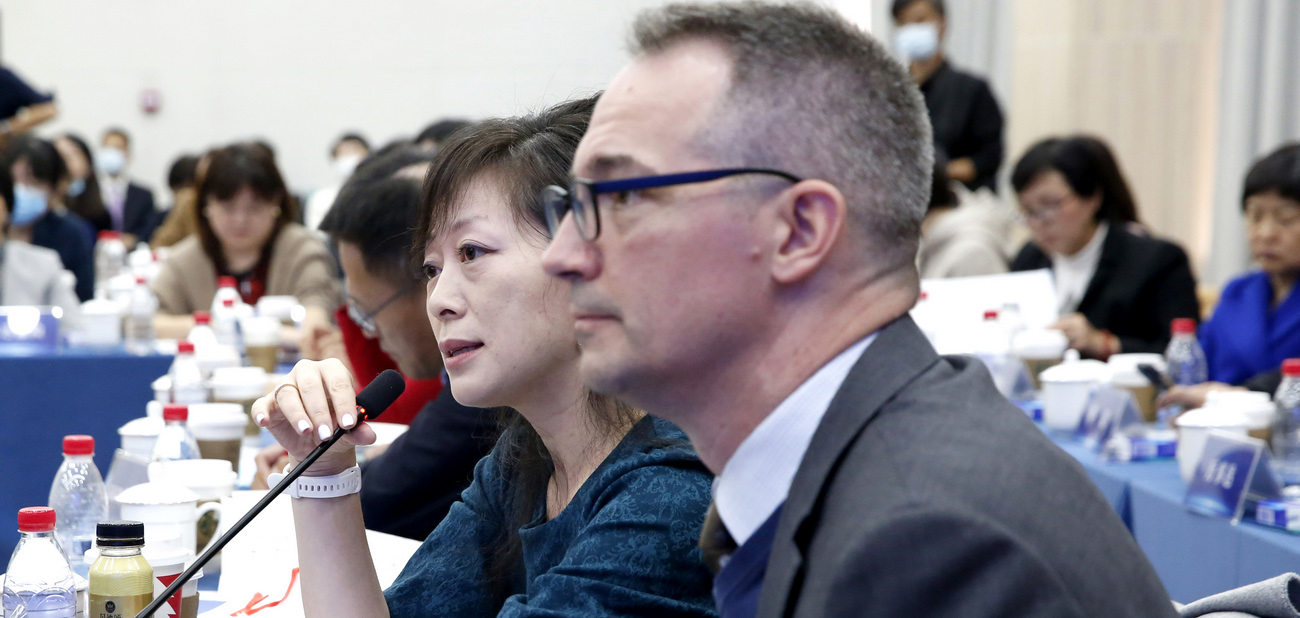 中國擴大高水平開放決心不變 外企稱更看好中國市場<p>    企業(yè)代表表示，通過聆聽圓桌會關于黨的二十大報告的詳細解讀，對于報告重點內容有了更深入更全面的掌握和理解，更加提振了在華投資的信心。<p>