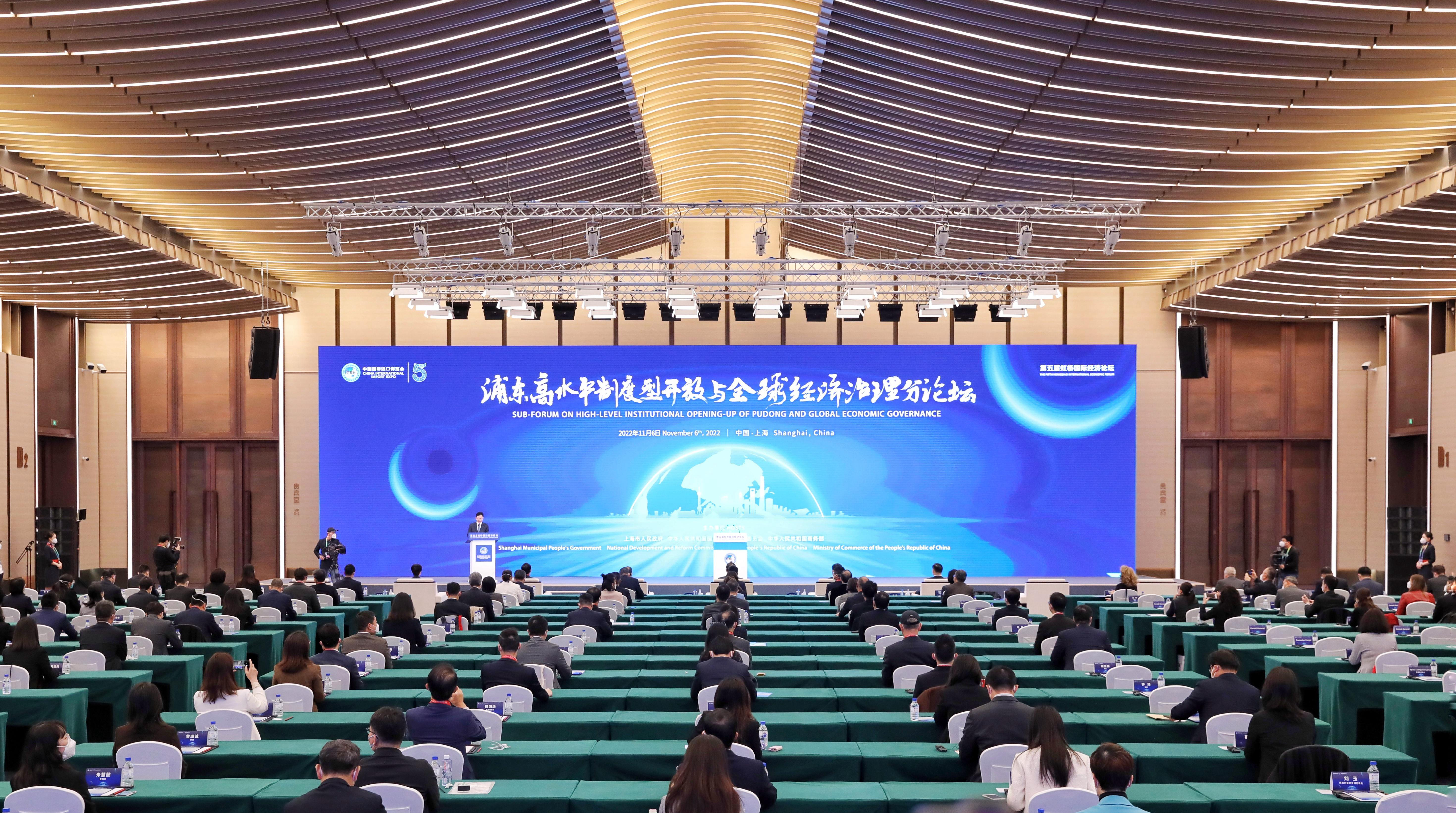 <h2>全球市場主體“解碼”浦東引力</h2><p>作為中國改革開放的一面旗幟，浦東始終挺立在對外開放的最前沿。對于全球的市場主體而言，浦東有著非同一般的引力。</p>